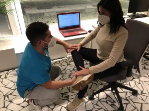 Mejorar la salud y bienestar de tus empleados con fisioterapia en la empresa