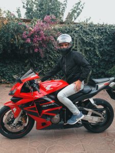 En moto con seguridad y sin lesiones